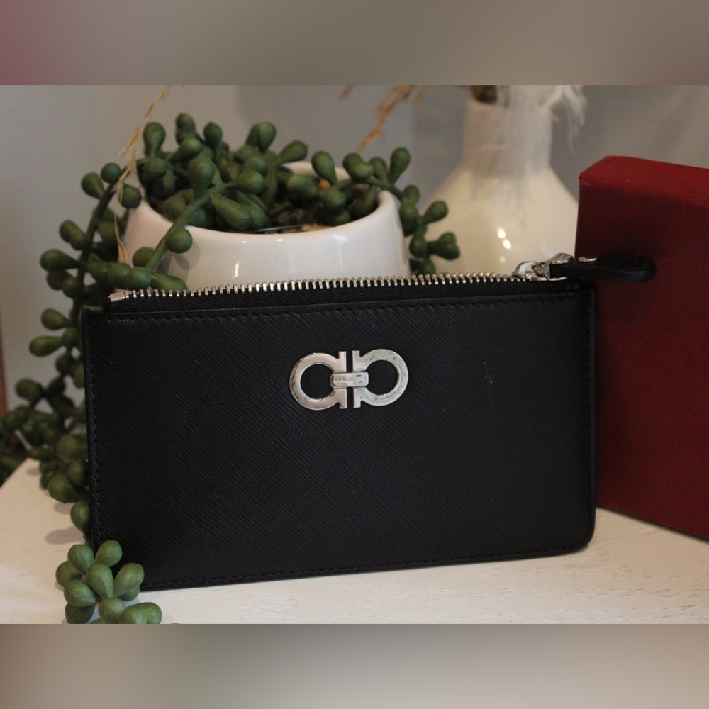 salvatore ferragamo change purse